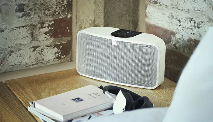Bluesound PULSE MINI 2i, with Bluetooth headphones at Toma Audio