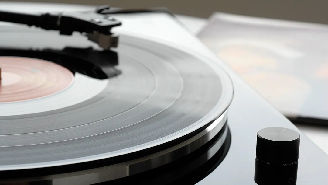 Music Hall mmf-1.3 Manual Turntable - [LP Manual Phono], record-playing view at Toma Audio