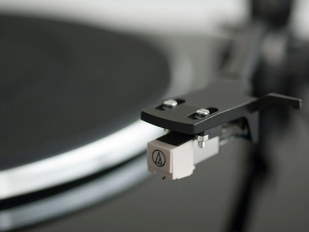 Music Hall mmf-1.3 Manual Turntable - [LP Manual Phono], cartridge detail at Toma Audio