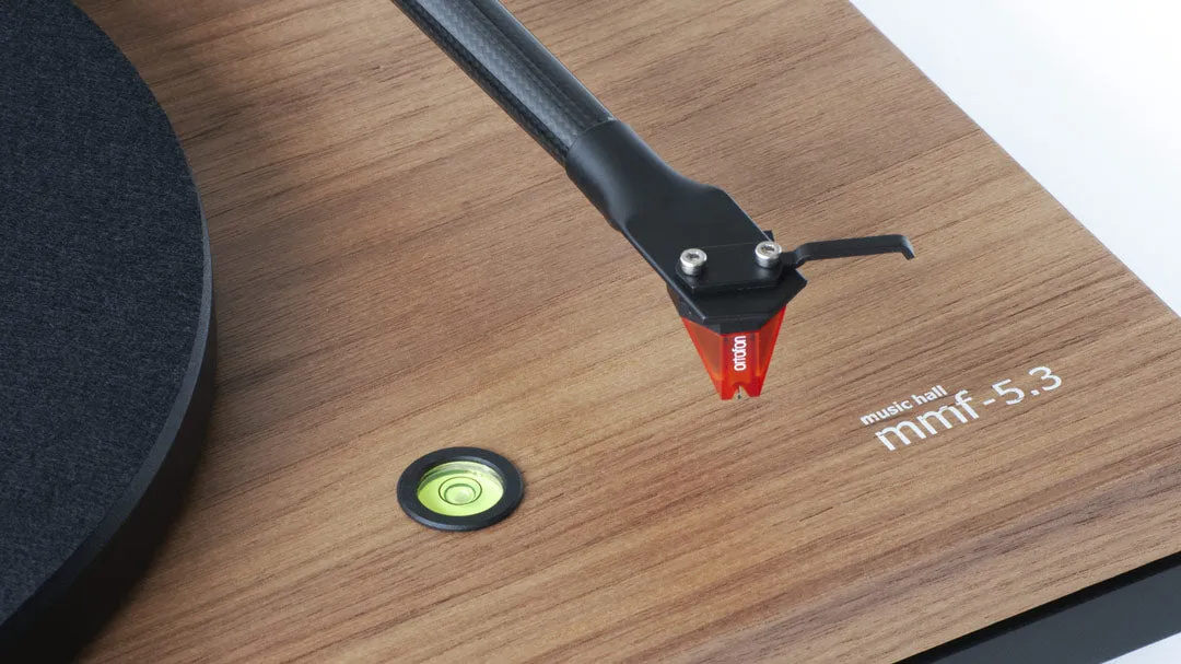Music Hall mmf-5.3 se Walnut Manual Turntable - [LP Manual], bubble level at Toma Audio
