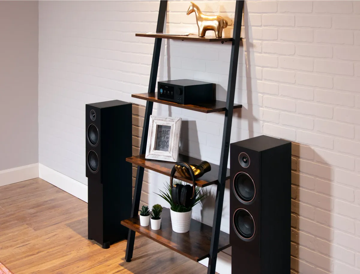 NAD C 700 Integrated Streaming Amplifier - [2x120W DAC USB BT Wi-Fi BluOS HDMI Phono] with accessory view at Toma Audio