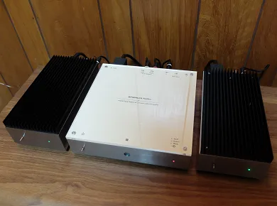 Sparkler Audio model S513i "pastoral" ― Control Amplifier with Remote and model S514i "rhapsody" ― Dual Monaural Power Amplifier (* 2) - [2x25W], front detail at Toma Audio