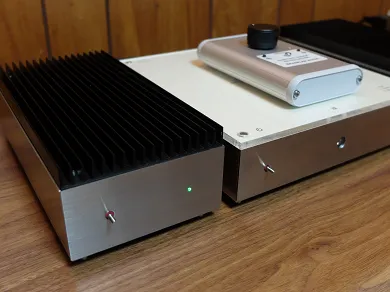 Sparkler Audio model S513i "pastoral" ― Control Amplifier with Remote and model S514i "rhapsody" ― Dual Monaural Power Amplifier (* 2) - [2x25W], rear detail at Toma Audio